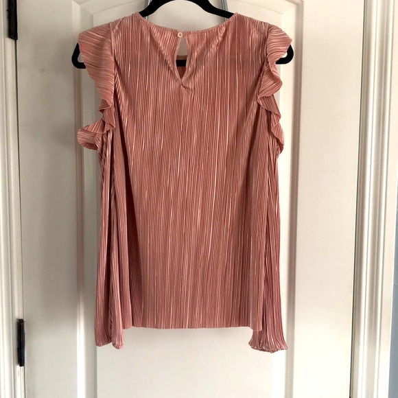 Ruffled cold shoulder top - Picture 4 of 8